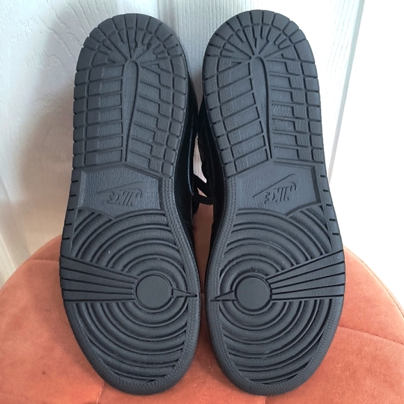 Nike Air Jordan 1 Mid GS Triple Black Size 6.5Y - Picture 6 of 7